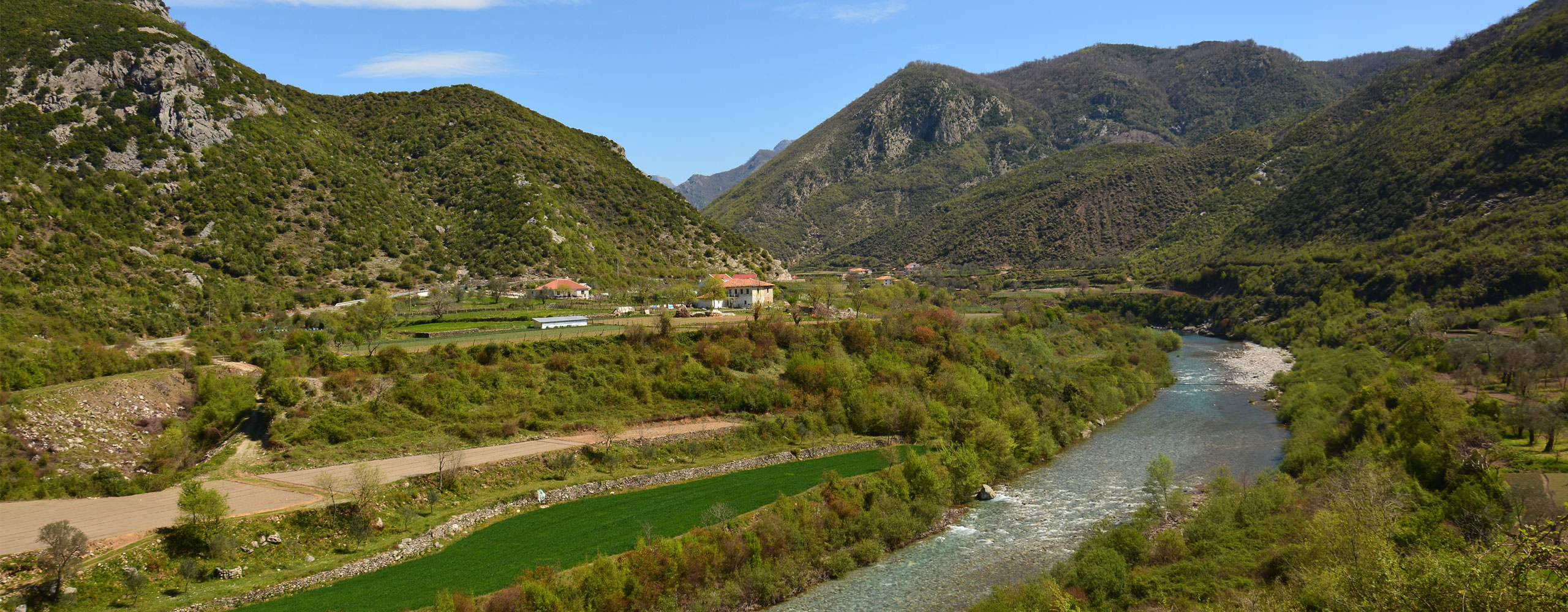 טרק באלבניה, קוסובו ומונטנגרו - 8 ימים - טיול הליכה אל פסגות הבלקן טרק באלבניה, קוסובו ומונטנגרו - 8 ימים - טיול הליכה אל פסגות הבלקן